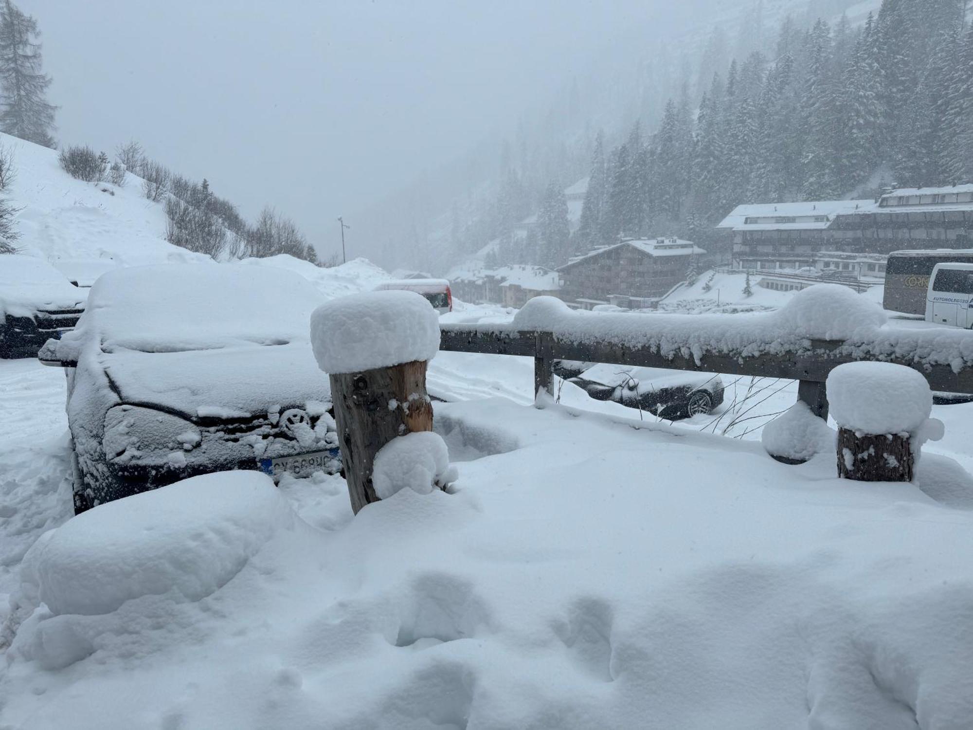 Ski Lodge Pampeago Tesero Exterior photo